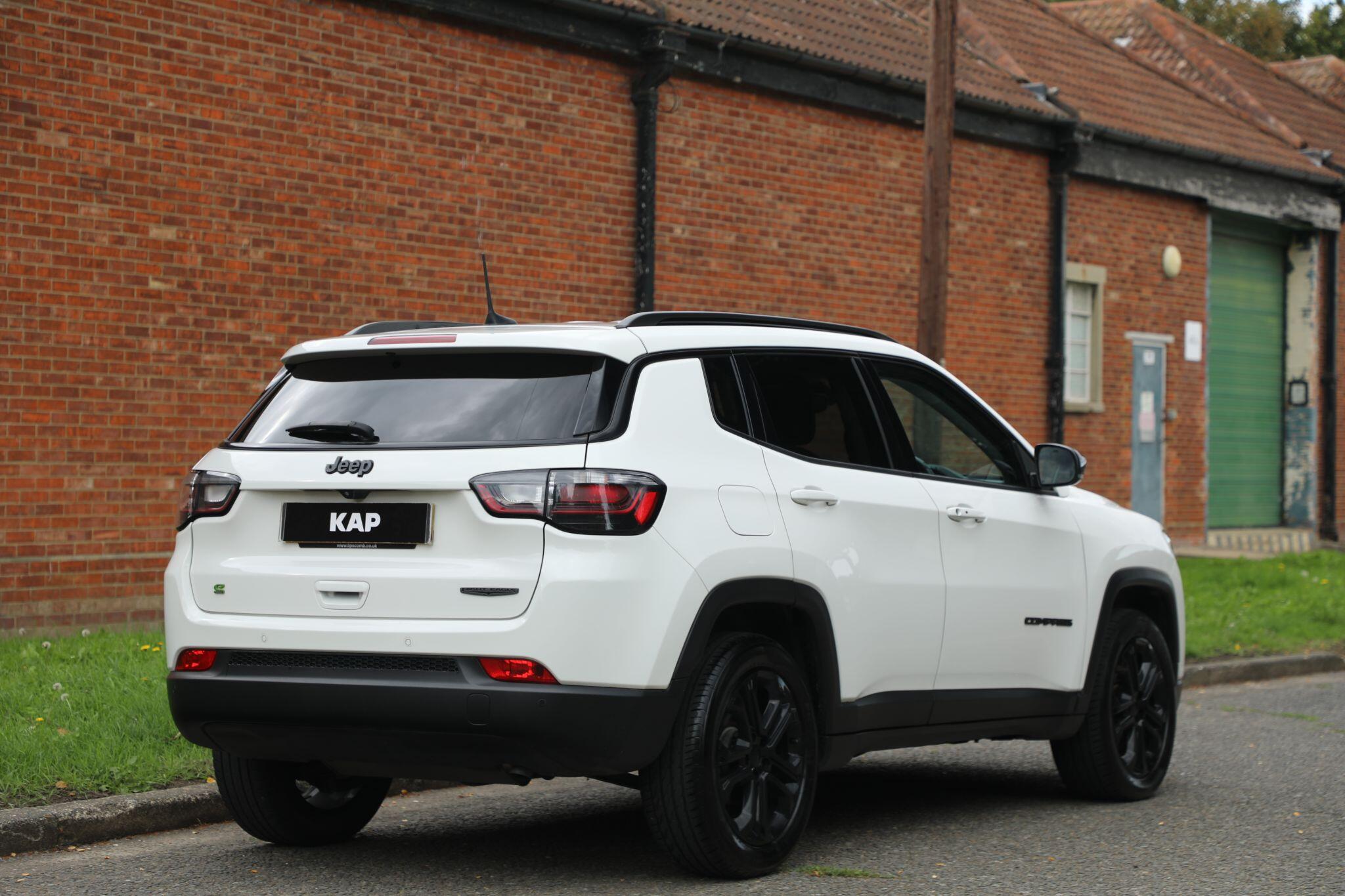 Large vehicle image